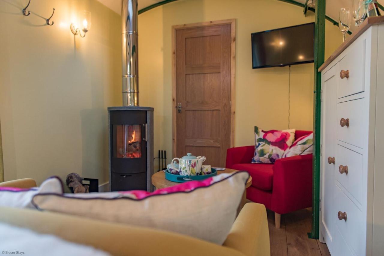Plumcot Halt By Bloom Holiday home *